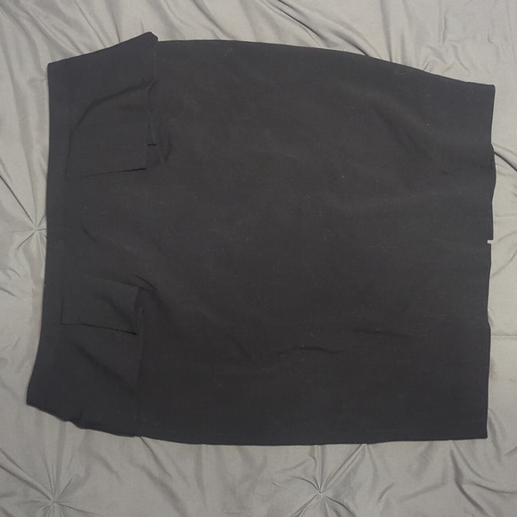 Black skirt with flattering flare - Picture 4 of 4